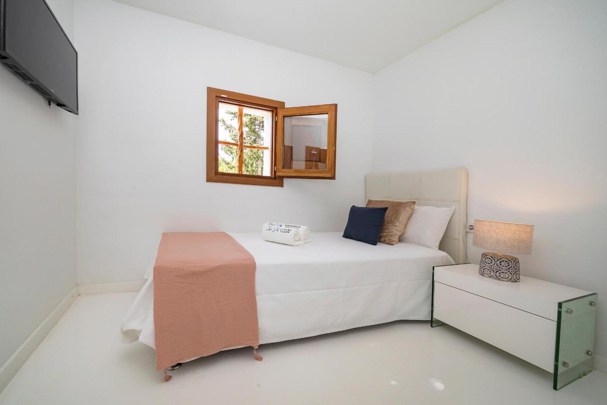Villa Near Ibiza Town Sleeps 11 To 13 Guests Can Furnet Exterior photo